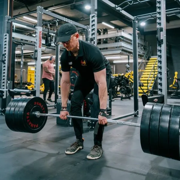 detail Head PT Alex with client.